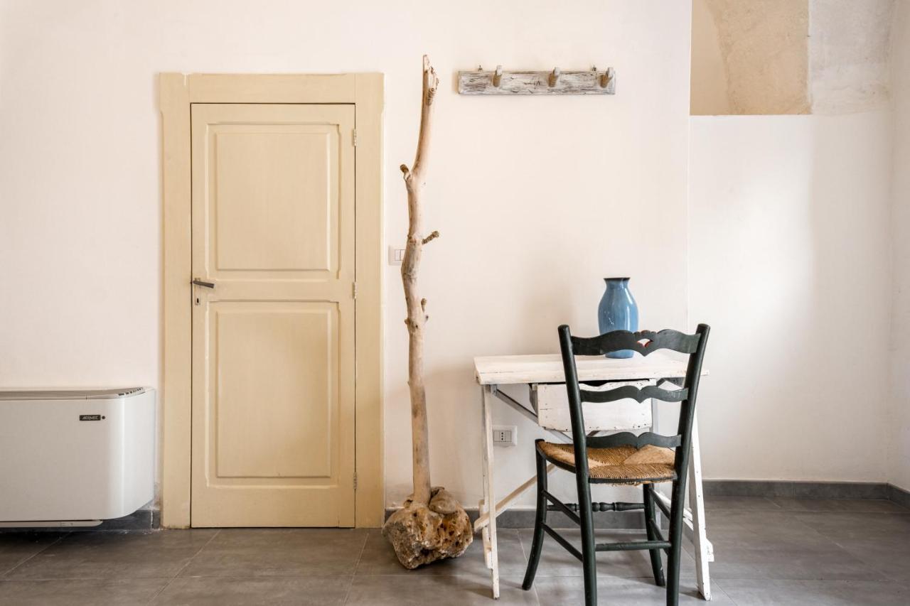 La Casa Nel Vico Pretty Apartment オストゥーニ エクステリア 写真