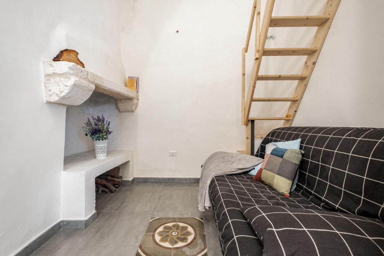 La Casa Nel Vico Pretty Apartment オストゥーニ エクステリア 写真